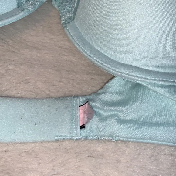 34D Victoria’s Secret Body By Victoria padded push-up bra - Picture 2 of 4